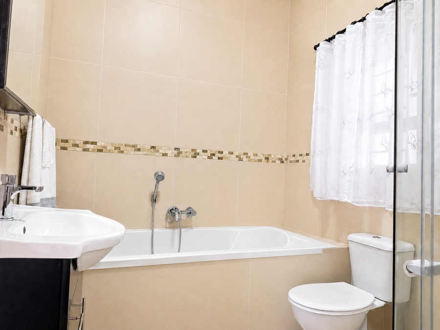 To Let 3 Bedroom Property for Rent in Burgundy Estate Western Cape